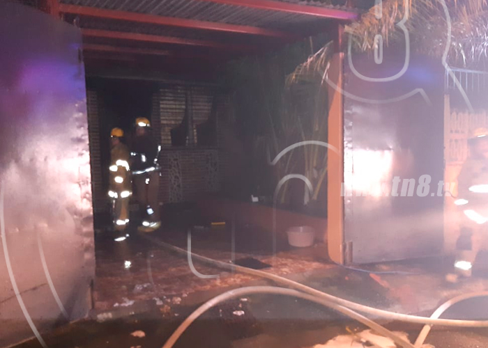 Foto: Dos viviendas afectadas tras incendio en la Colonia Nicarao / TN8