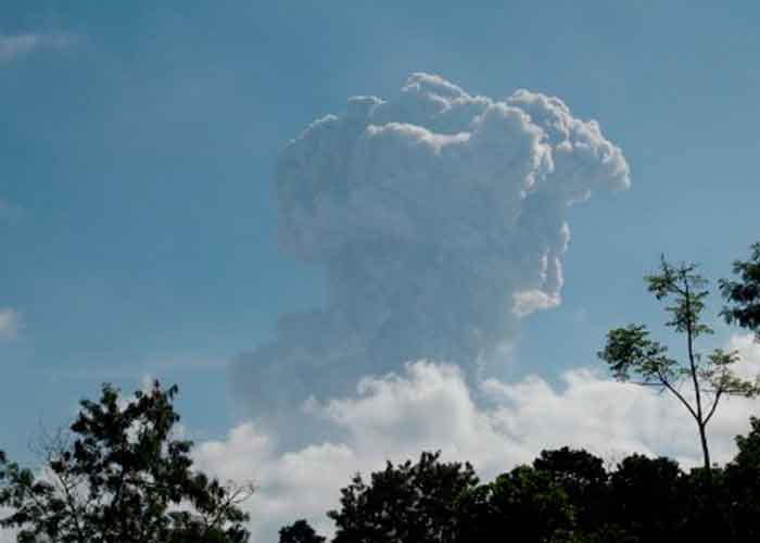 mundo, indonesia, volcan merapi, evacuados, nubes calientes, monitoreo