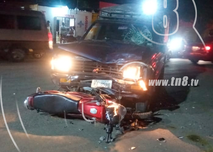 Foto: Motociclista resulta grave al ser impactado por una camioneta en Rivas/ TN8