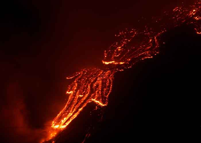 erupcion, volcan etna, italia, imagenes, afectaciones, ceniza, lava, crater