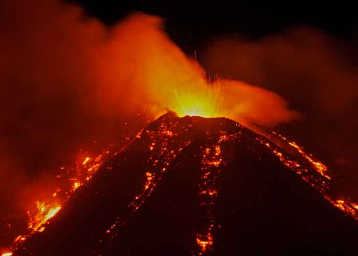 erupcion, volcan etna, italia, imagenes, afectaciones, ceniza, lava, crater