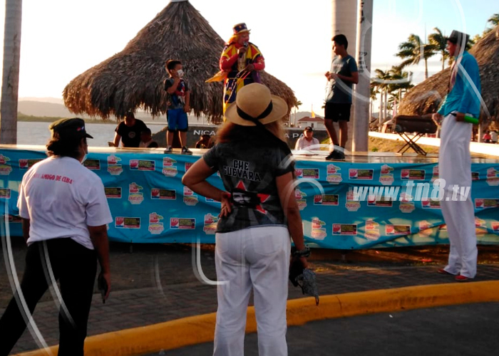 Foto: Familias disfrutan el festival de las cometas en el Puerto Salvador Allende/ TN8 
