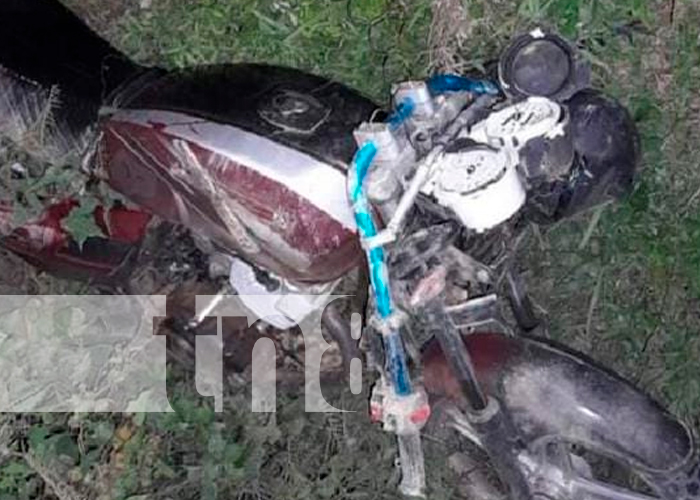 Foto: Motociclista entre la vida y la muerte tras perder el control de su moto/ TN8 