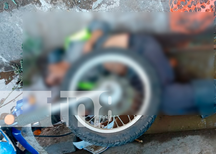 Foto: Hombre muere al ser embestido por conductor de motocicleta/ TN8 