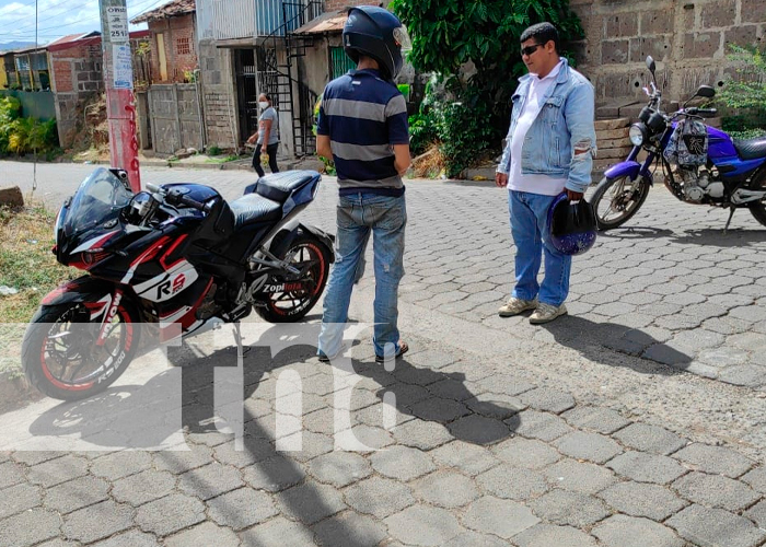Foto: Choque entre dos motocicletas deja dos personas con lesiones/ TN8 
