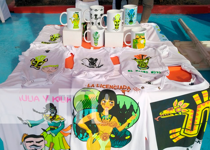Foto: Realizan "Feria de la Gorra y la Camiseta" en el Puerto Salvador Allende/ TN8 