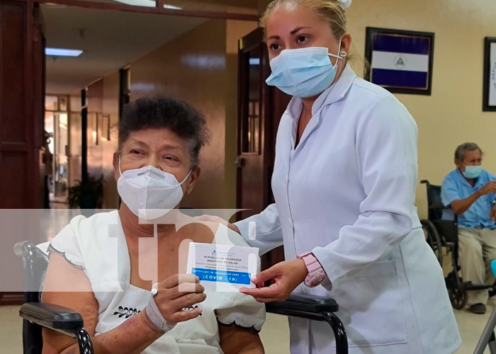 Foto: Pacientes reciben la segunda dosis de la vacuna Sputnik V/ TN8 