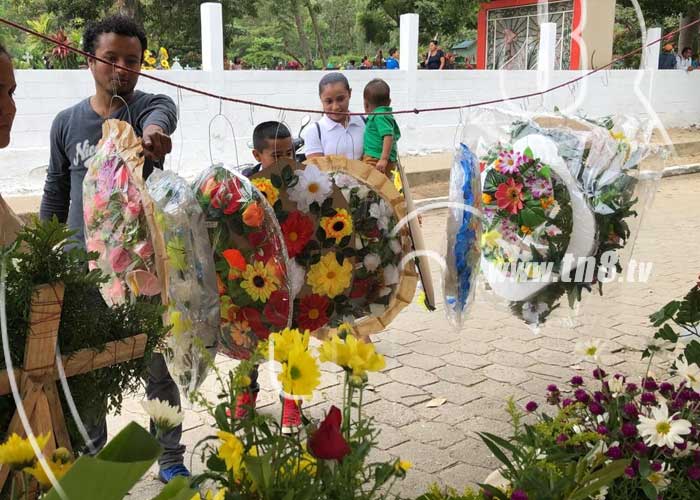Jalapa: Dinamizan economía con venta de flores en el día de los difuntos |  