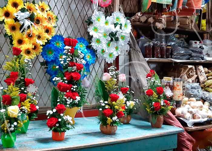 Arreglos florales súper económicos en floristería de mercado Roberto  Huembes | TN8.tv