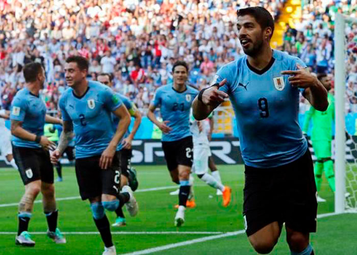 Se divulgó cómo será la camiseta de Uruguay en Catar: tiene las 4 estrellas  - Grupo R Multimedio