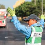 Taxista se tira alto y deja volcada una mototaxi en Managua