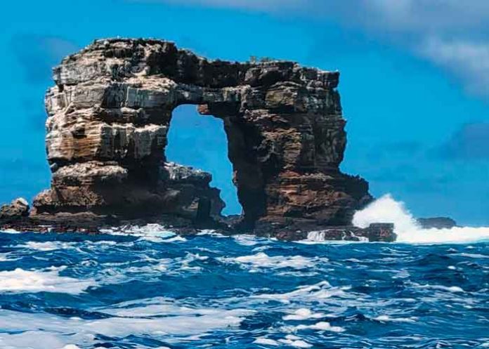 isla galapagos, colapso, arco de darwin, formacion rocosa, causas naturales,