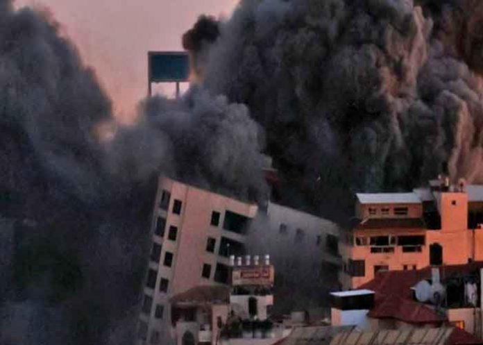 gaza, colapso, edificio, oficinas, misil, israel, bombardeo,