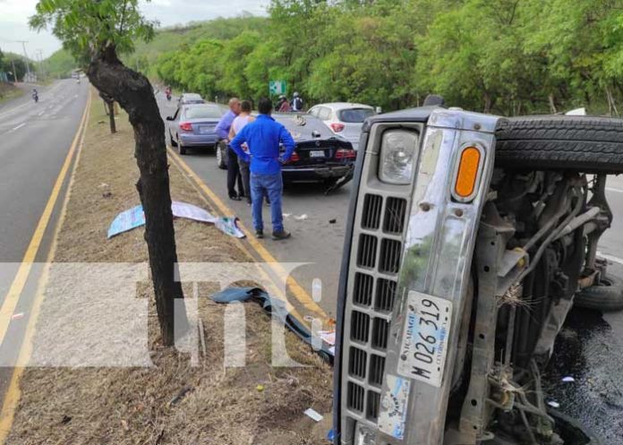 nicaragua, accidente, carretera nueva a leon, vuelco, camioneta,