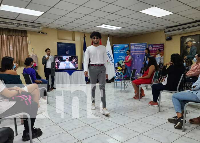 Taller sobre diseño de moda en centro técnico en Nicaragua 