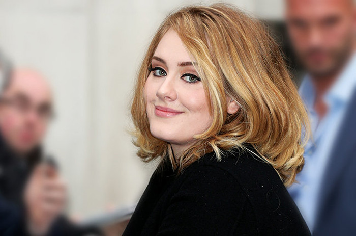 Adele viste a su hijo como princesa (fotos) 