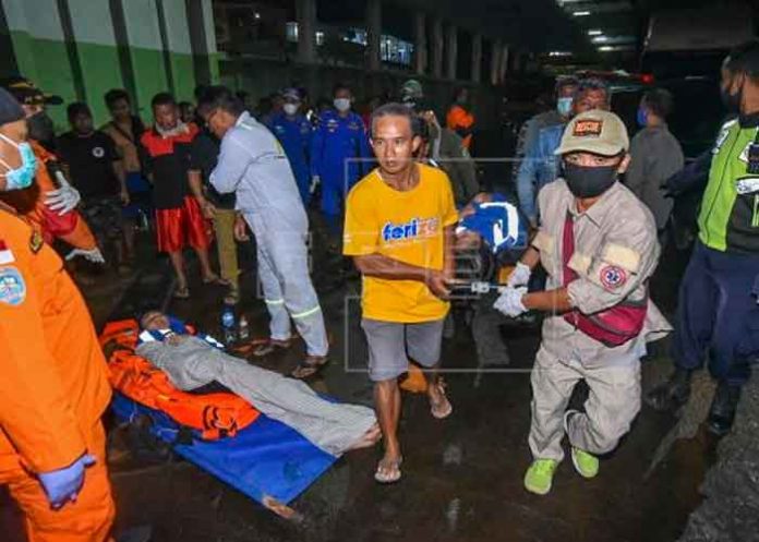 Indonesia, 6 muertos, naufragio, transbordador