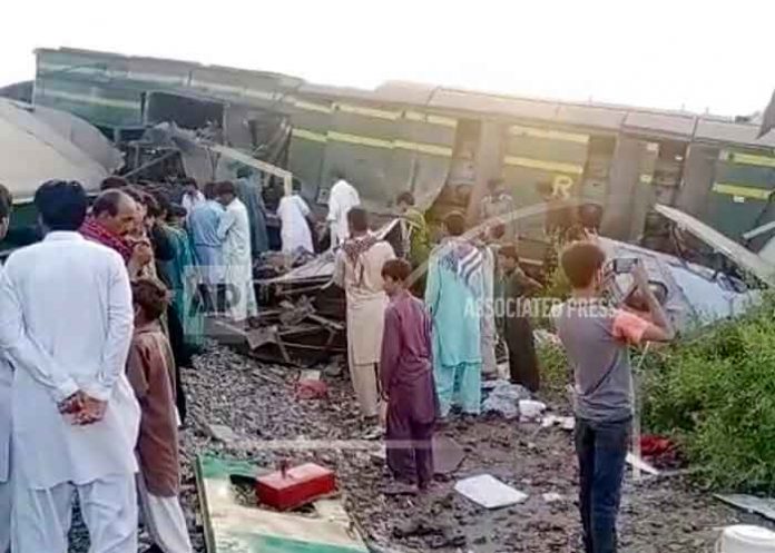 Pakistán, choque de trenes 51 personas fallecidas, rescate,