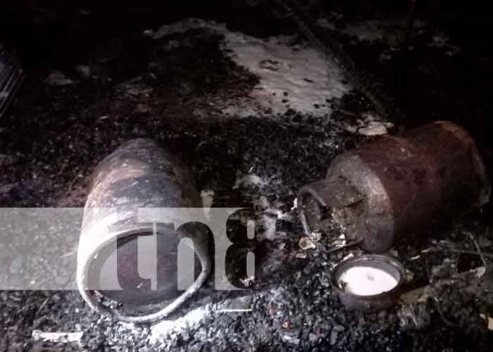 Foto: Fuga de Gas provocó incendio que dejó a una familia sin hogar en Bilwi/TN8