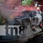 Foto: ¡Impacto brutal! Dos vehículos incinerados cerca de la rotonda El Periodista/TN8