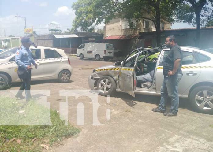 Accidente de tránsito con taxi en Managua