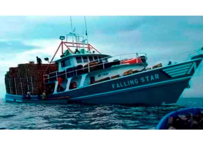Rescatan a náufragos desaparecidos en alta mar hondureño