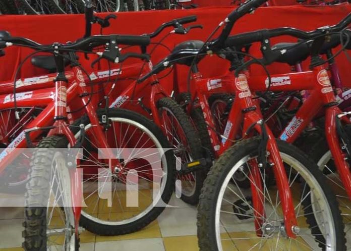Entrega de bicicletas para educación primaria en Estelí