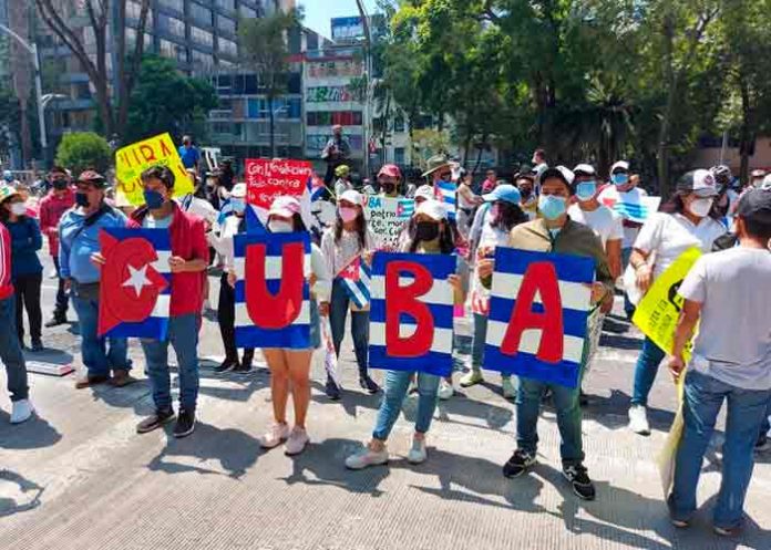 Mexicanos marchan para exigir fin a bloqueo contra Cuba