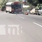 Accidente donde una mujer cayó de un bus en marcha en León