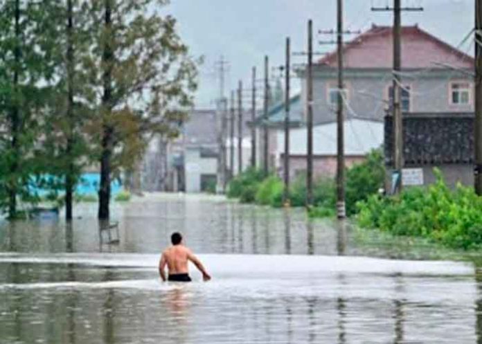 Suben a 71 las muertes por inundaciones en centro de China