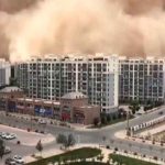Tormenta de arena "devora" una ciudad china