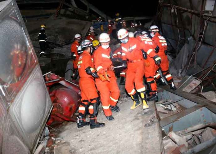 Foto: Rescatan otros siete supervivientes en hotel derrumbado en China/TN8