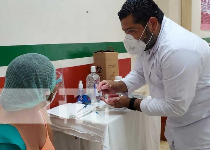 Atención para pacientes con la vacuna del COVID-19 en Managua