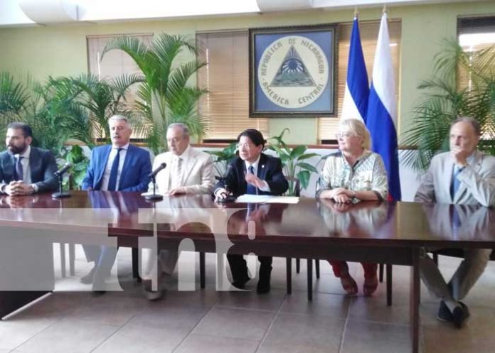 Reunión en Cancillería de Nicaragua con representantes de Crimea.