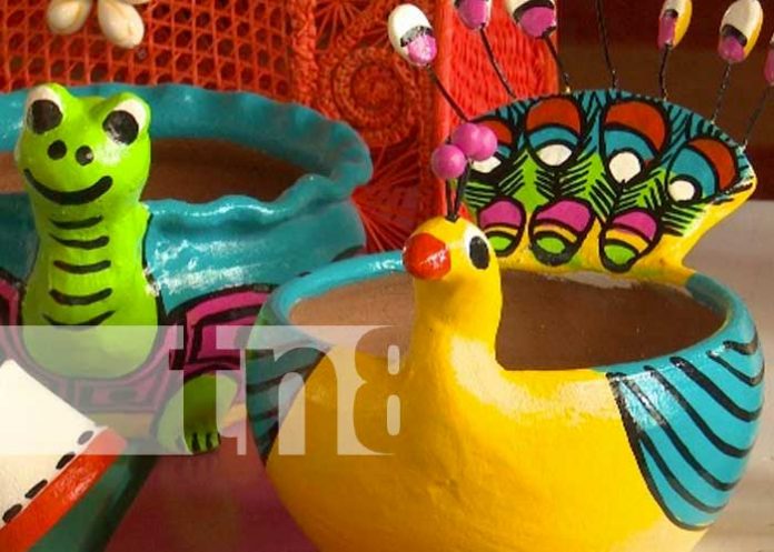 Ejemplos de artesanos y artesanía para feria en Managua