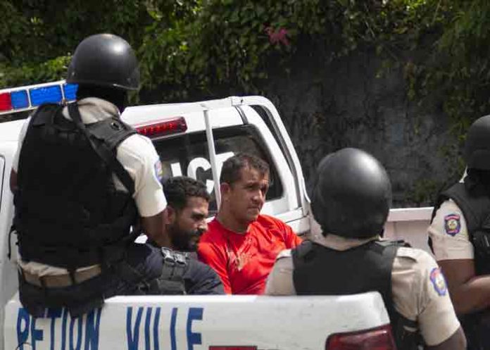 Prohíben salir de Haití policías y prófugos sospechosos de asesinato