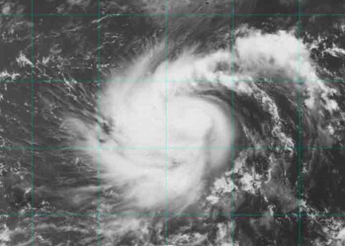 Felicia se intensifica a huracán categoría 1