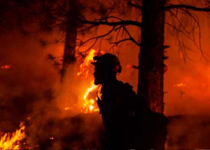 Enorme incendio que genera su propio clima en California