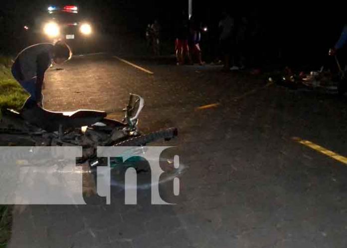 Chocan dos motociclistas en Jalapa y uno fallece en el lugar / FOTO / TN8