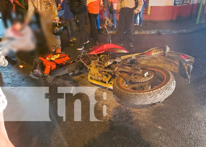 Foto: Motociclista vivo de milagro tras chocar contra una camioneta en Matagalpa/TN8