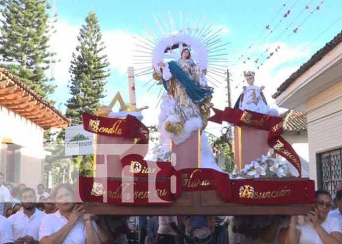 Autoridades municipales que este año se disponen a celebrar una vez mas las Fiestas dedicadas a la Virgen de la Asunción