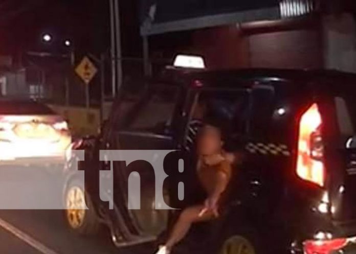 Momento del supuesto secuestro de una mujer en un taxi en Managua