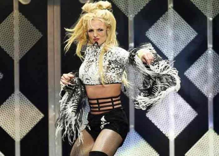 Britney Spears no subirá a los escenarios mientras su padre la controle