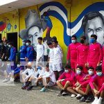 Entrega de uniformes para jóvenes que hagan deporte en Nicaragua