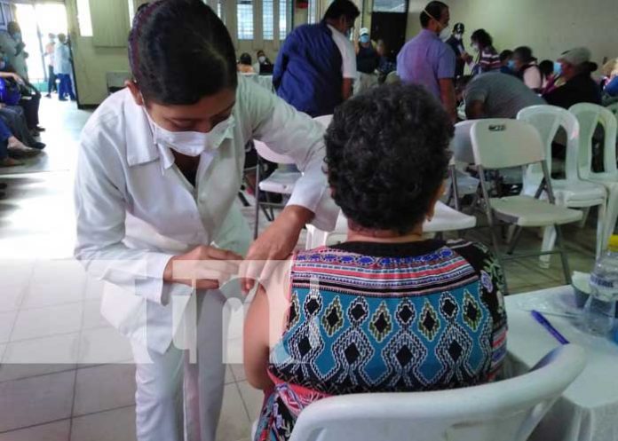 Efectiva vacunación contra el COVID-19 en Managua