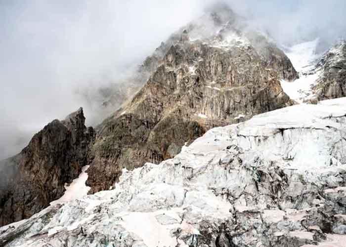 Un ghiacciaio sul versante italiano del Monte Bianco teme di sciogliersi