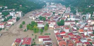 Ascienden a 17 los muertos por inundaciones en el norte de Turquía