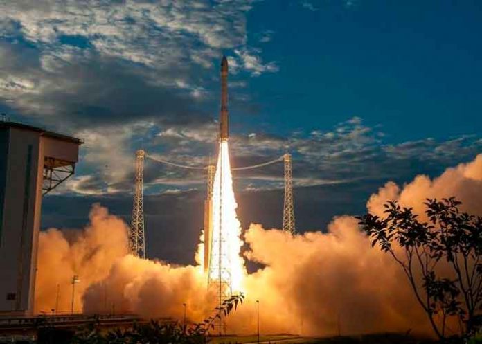 Cohete europeo Vega despega con satélites de observación terrestre