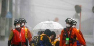 Personas que han sido trasladadas por las lluvias torrenciales en Japón