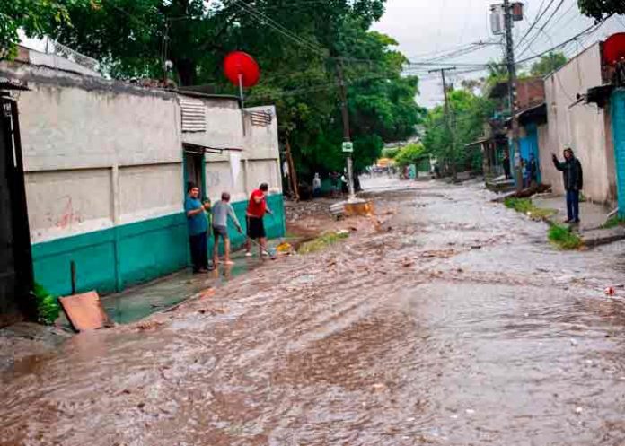 El Salvador en alerta por posibles inundaciones y deslizamientos